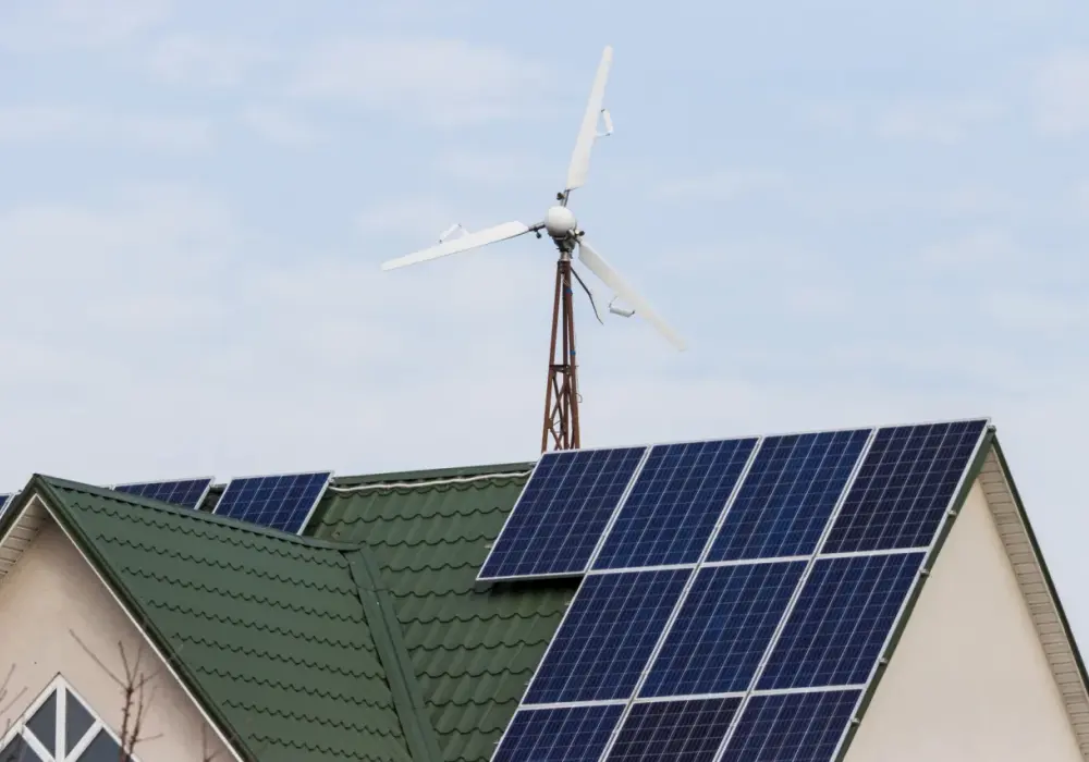 Elektrownia wiatrowa czy fotowoltaika – co wybrać, by zaoszczędzić?
