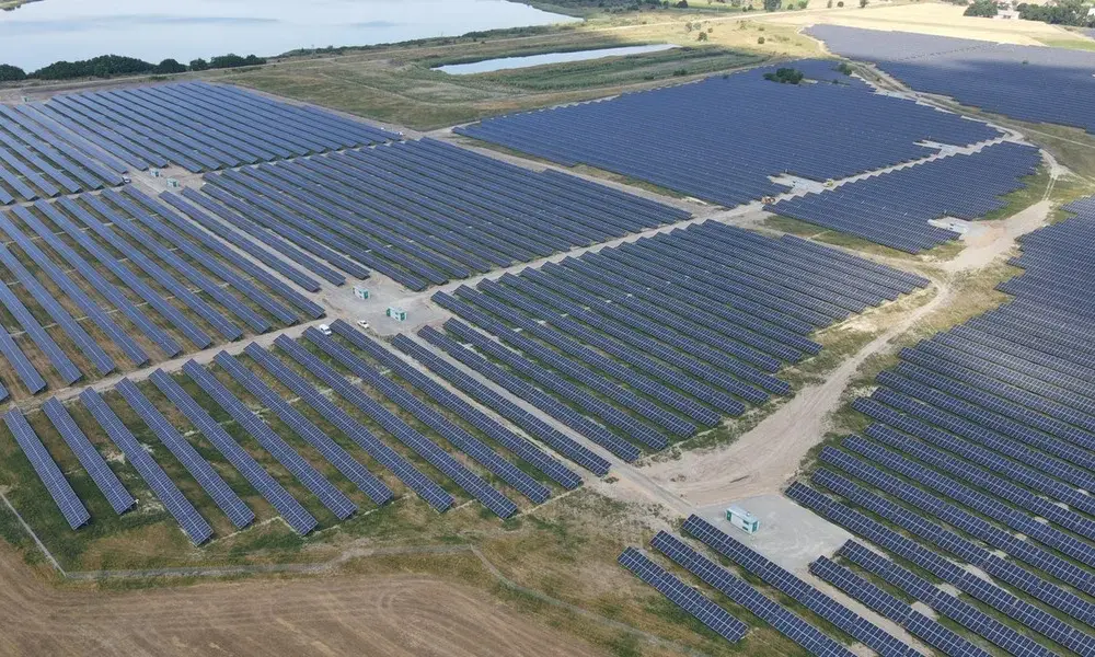Inwestycja w elektrownie słoneczne: zyskaj na energii odnawialnej