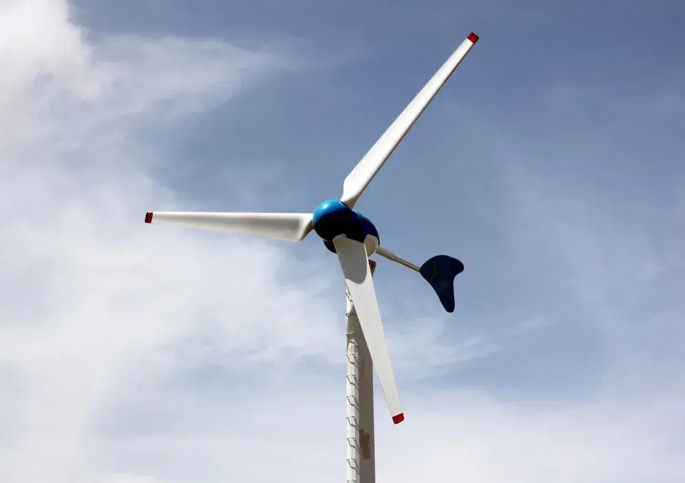 Ile kosztuje turbina wiatrowa 5 kW? Odkryj ukryte koszty instalacji