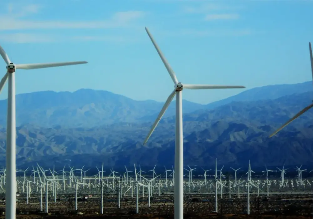 Ile wytwarza energii elektrownia wiatrowa? Zaskakujące fakty i dane
