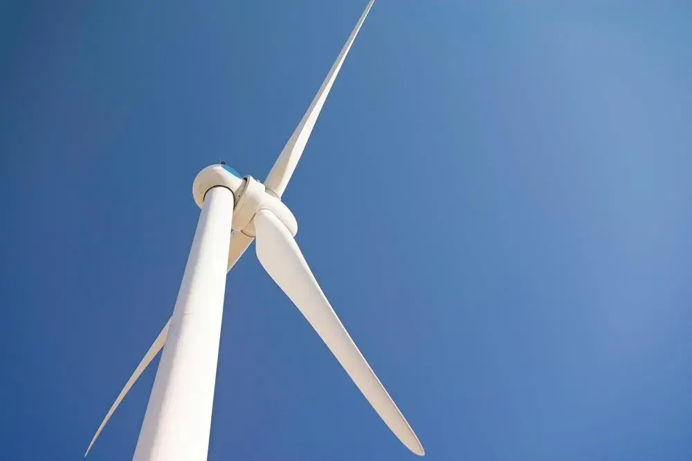 Jak wybudować elektrownię wiatrową: kluczowe kroki i porady ekspertów