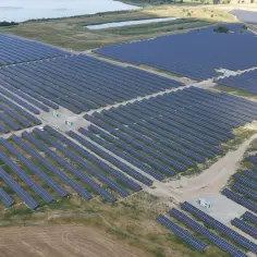 Inwestycja w elektrownie słoneczne: zyskaj na energii odnawialnej