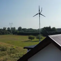 Turbina wiatrowa z magazynem energii – zyskaj niezależność energetyczną