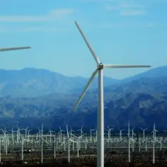 Ile wytwarza energii elektrownia wiatrowa? Zaskakujące fakty i dane