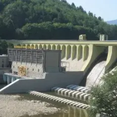 Jakie zagrożenia dla przyrody powodują elektrownie wodne i ich skutki