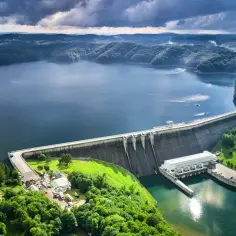 Pozyskiwanie energii wodnej: skuteczne metody i ich wpływ na środowisko