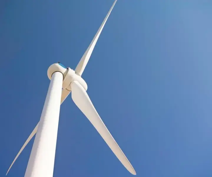 Jak wybudować elektrownię wiatrową: kluczowe kroki i porady ekspertów