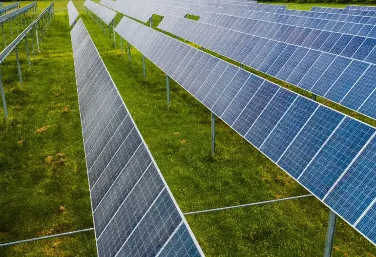 Zdjęcie Dzierżawa ziemi pod elektrownie słoneczne – uniknij błędów i kosztów