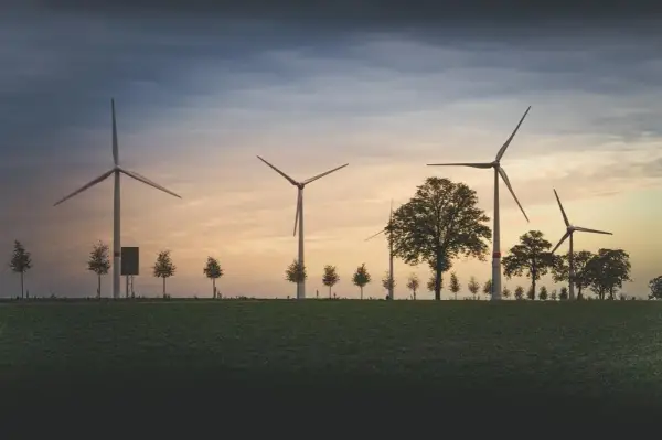 Jak zrobić elektrownię wiatrową spryciarze - proste i zaawansowane projekty