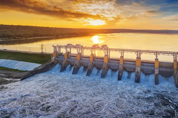 Zastosowanie energii wodnej: jak wykorzystać jej potencjał efektywnie