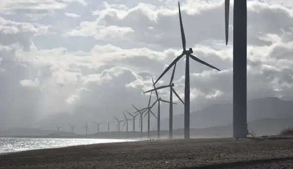 Ile energii produkuje turbina wiatrowa? Sprawdź jej wydajność i moc