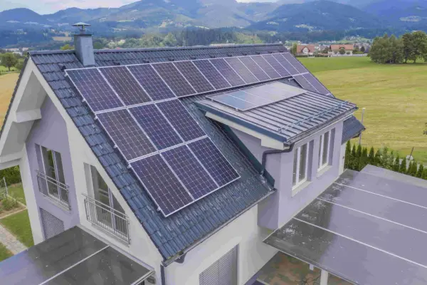 Jak zbudować domową elektrownię słoneczną i zaoszczędzić na prądzie