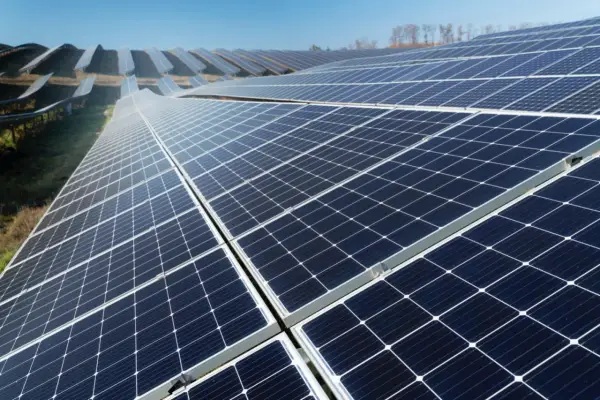 Elektrownie słoneczne w krajach Europy: porównanie mocy i rozwoju