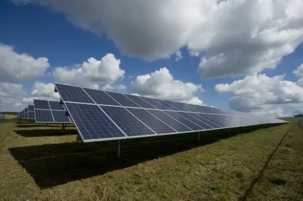 Elektrownia słoneczna w Kalifornii: jak nowoczesne technologie zmieniają energię
